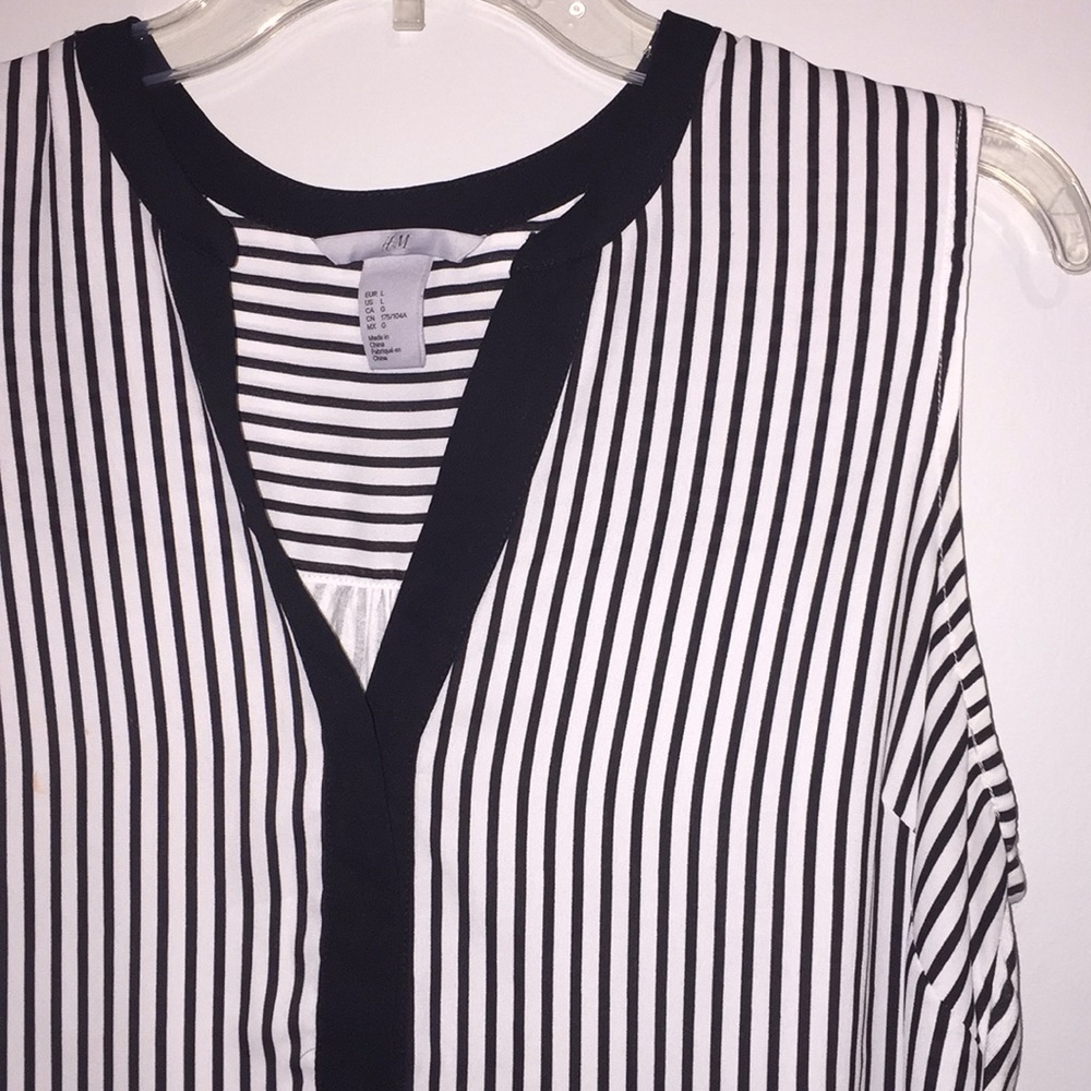 100% Viscose H&M Black and White Striped Blouse - Picture 7 of 8